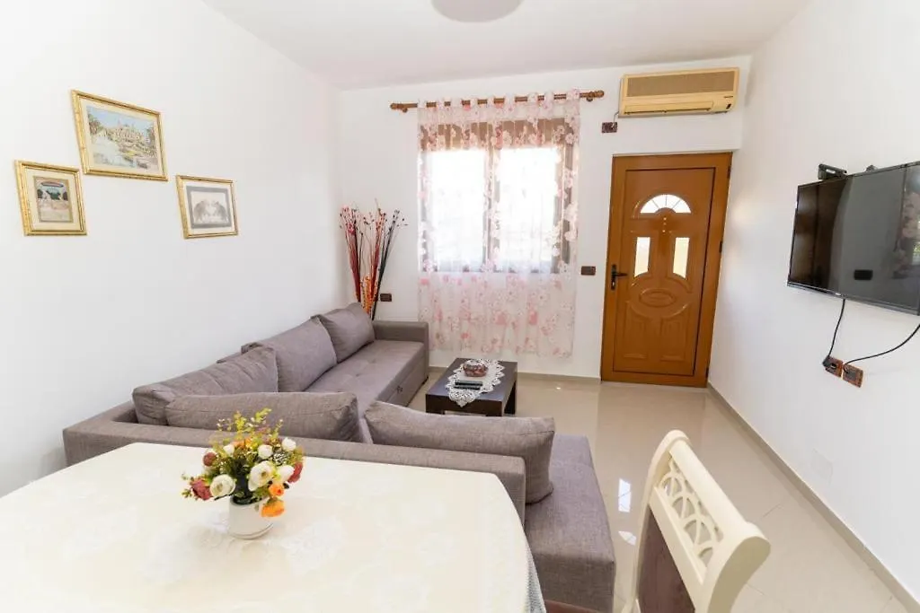 Private Familiar Apartment! Саранда